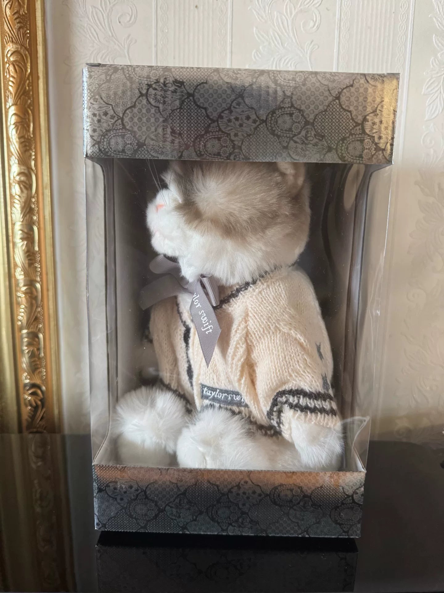 Taylor Swift – Folklore Cat Plush Doll — detail 2