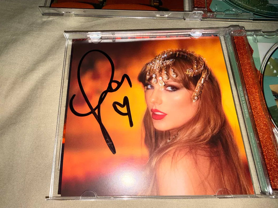 Taylor Swift The Life of a Showgirl signed CD detail