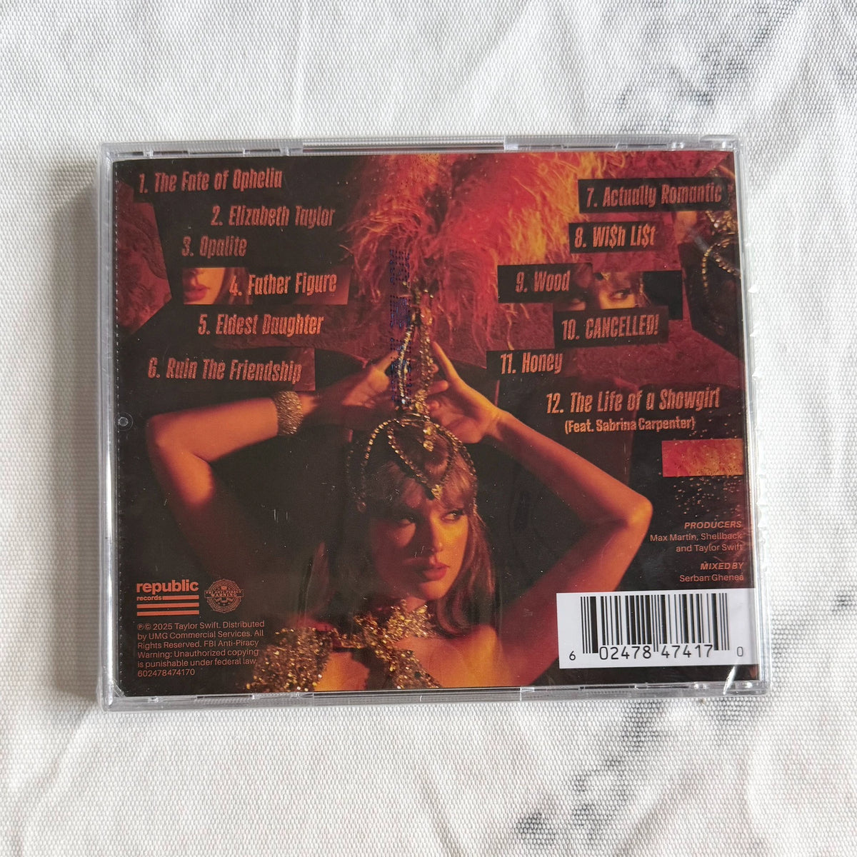 Taylor Swift – The Life of a Showgirl – CD with Signed Photo & Heart – actual item photograph 2