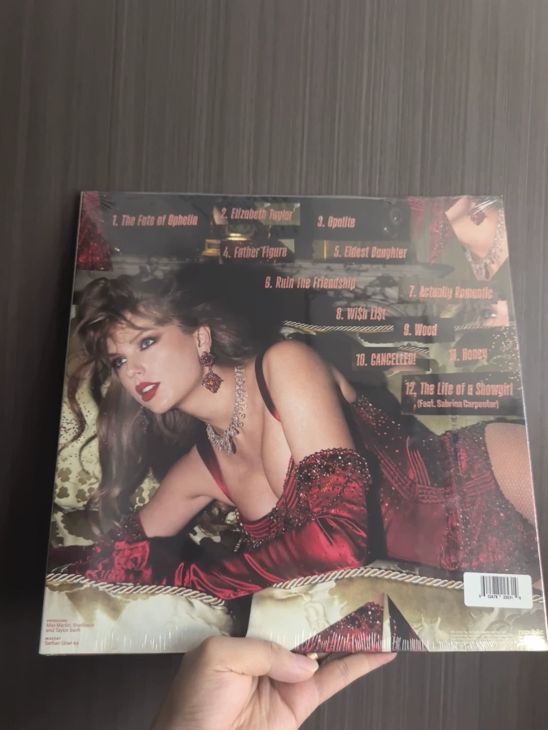 Taylor Swift – The Life of a Showgirl – Seller-Listed Red Splatter Vinyl LP – photograph 2