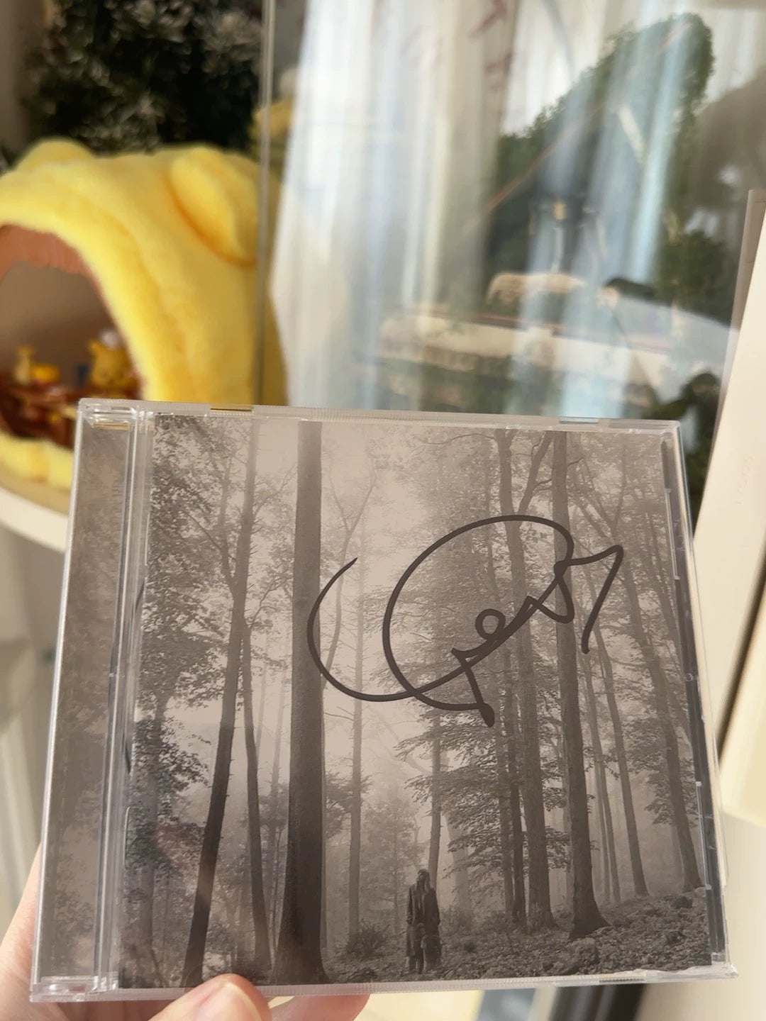 Taylor Swift – Folklore – Signed CD, Opened / Damaged Case – actual item photograph 1