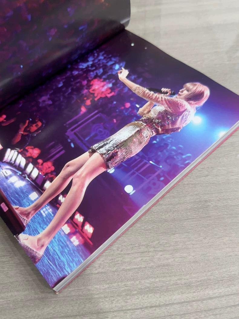 Taylor Swift – Love Story – 2013 Chinese Photo Book with Two Postcards
