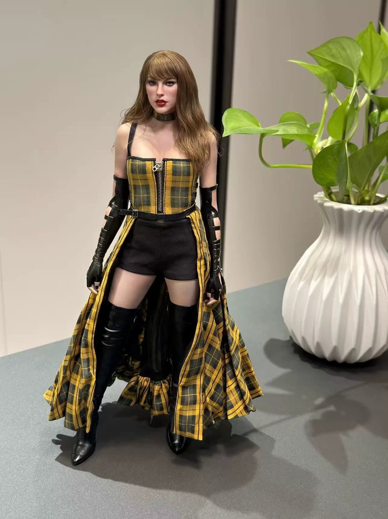 Taylor Swift – 1/6 Scale Figure & VMAs Outfit