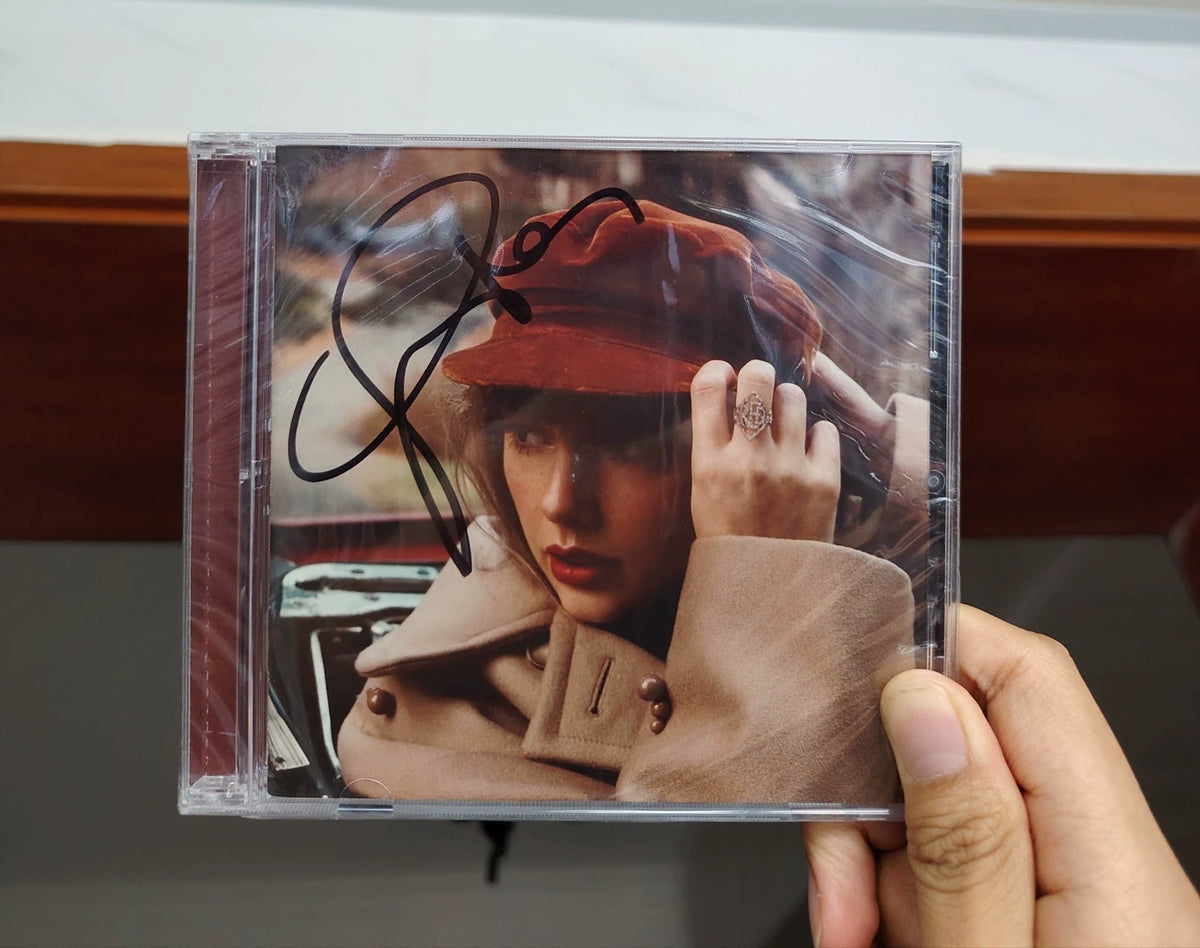 Taylor Swift – Red (Taylor’s Version) – Signed CD – actual item photograph 1