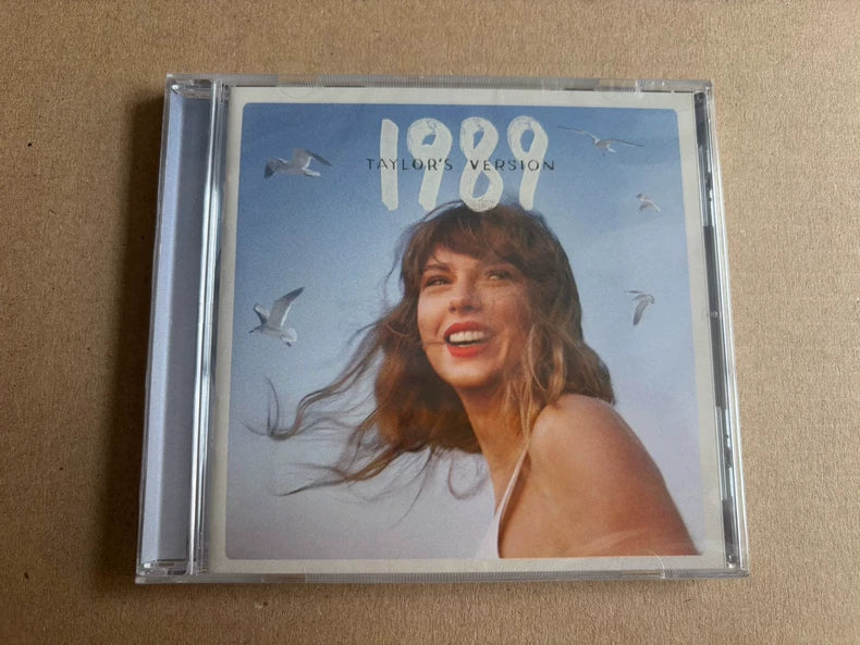 Taylor Swift – 1989 (Taylor’s Version) – Blue Deluxe CD with Five Photo Cards