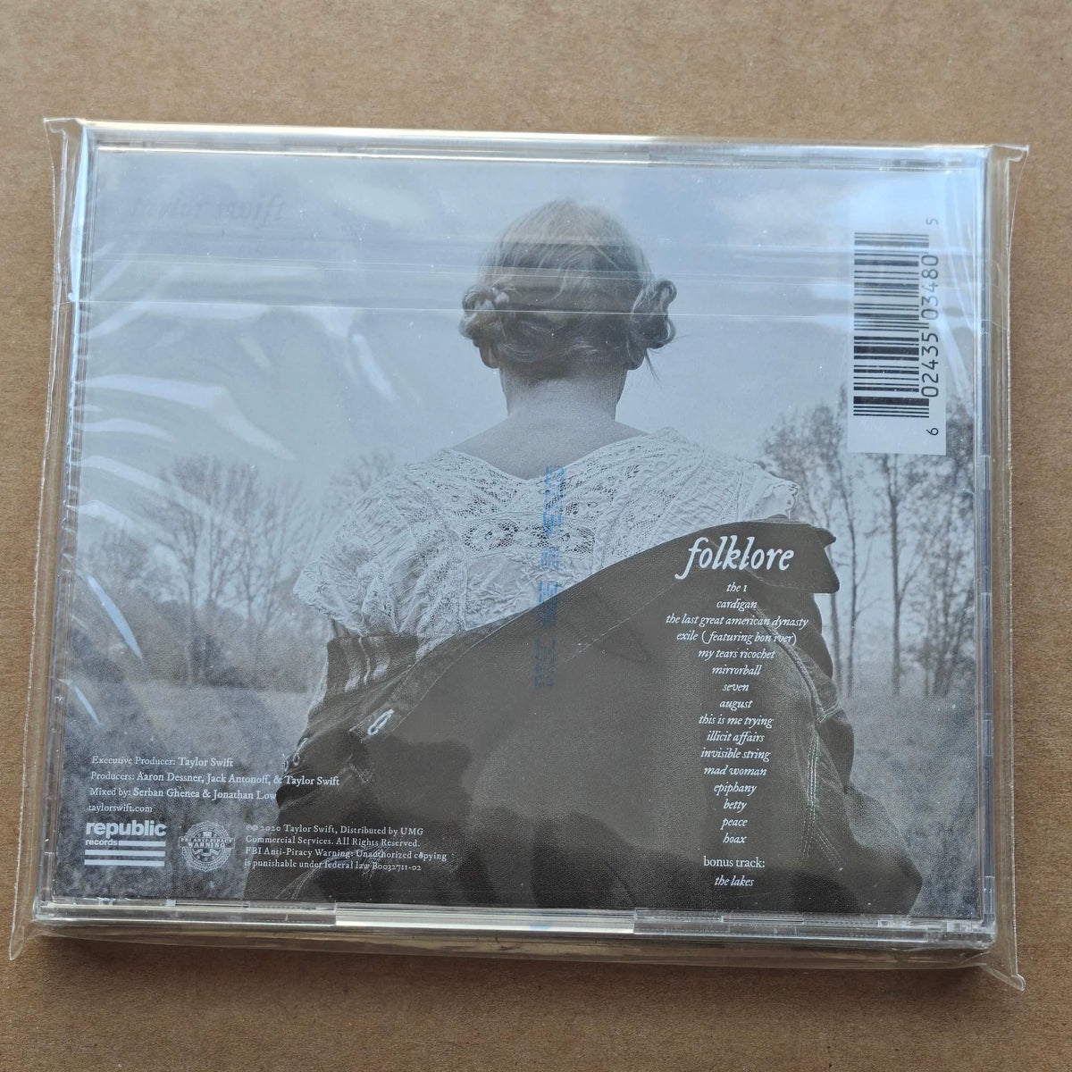 Taylor Swift – Folklore – Signed CD with Heart, Sealed – actual item photograph 2