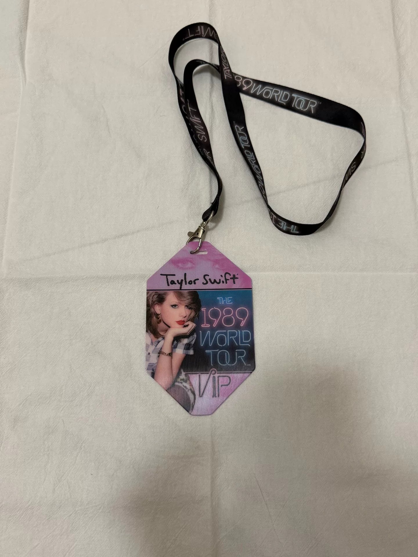 Taylor Swift – 1989 Tour VIP Holographic Pass Set