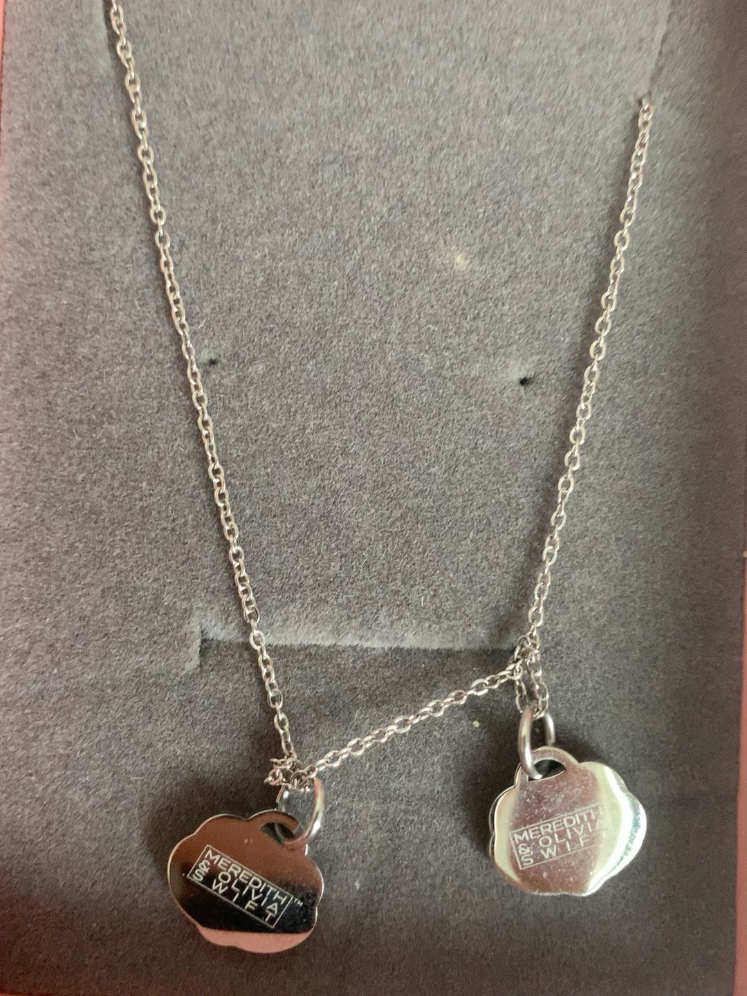 Taylor Swift – Meredith & Olivia Cat Necklace — detail 2