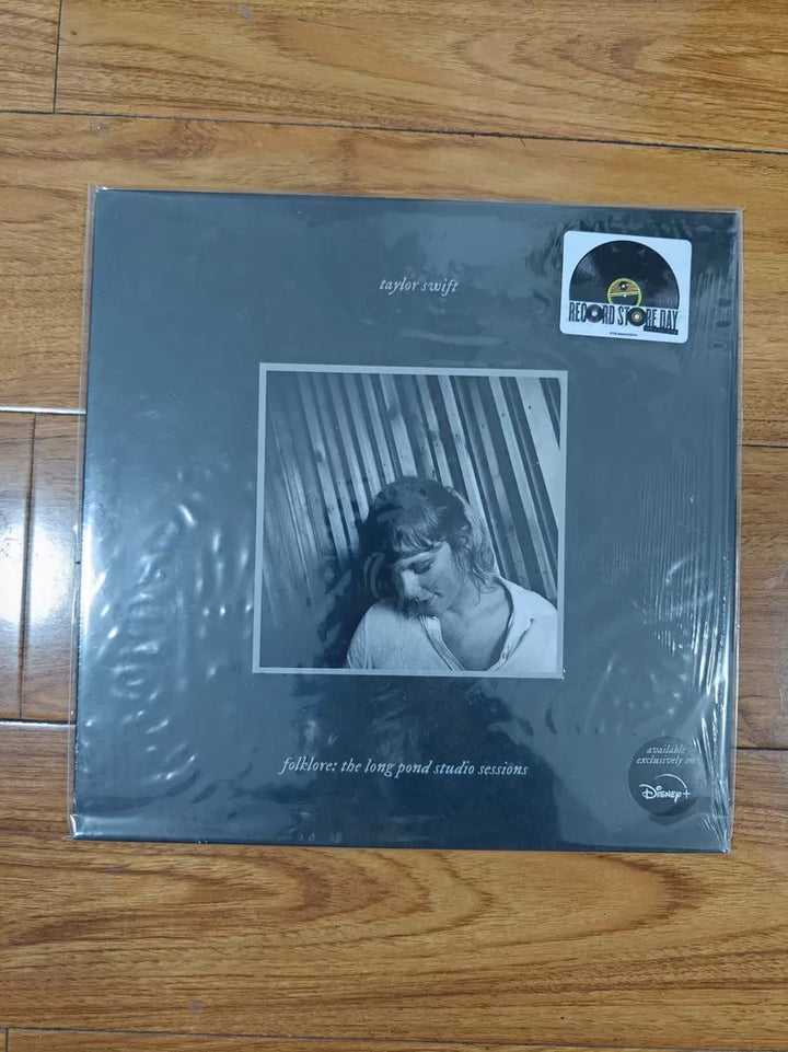Taylor Swift folklore: The Long Pond Studio Sessions RSD Vinyl 2LP – Side Opened