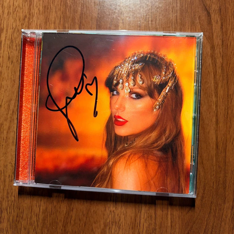 Taylor Swift – The Life of a Showgirl Signed CD Version 1 with Sticker — detail 4