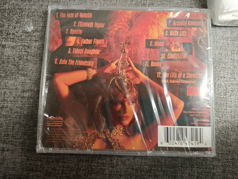 Taylor Swift – The Life of a Showgirl Signed CD Version 3 — detail 2