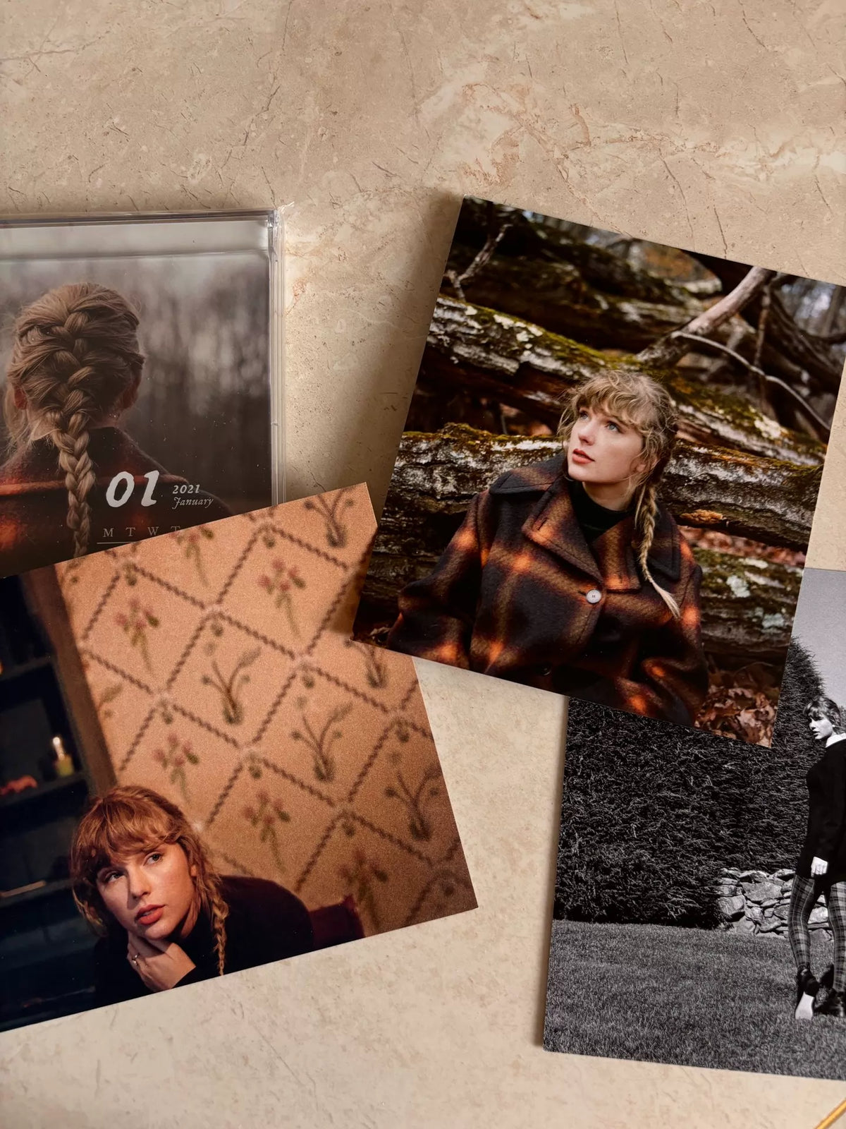 Taylor Swift – Evermore – Japanese Deluxe CD with Calendar and Postcards – detail 2