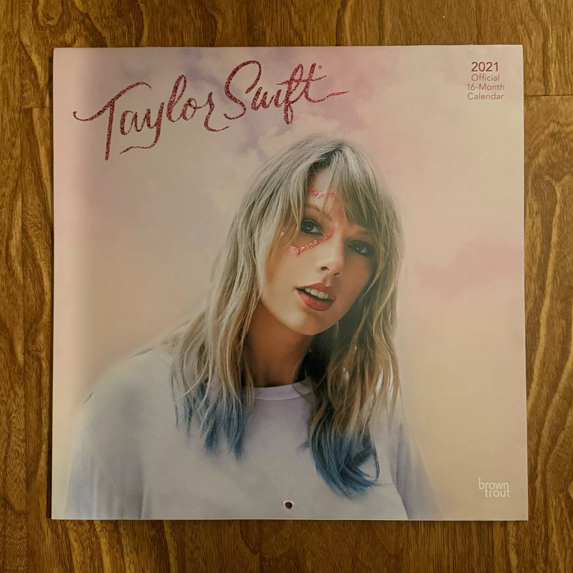 Taylor Swift – Lover 2021 Large-Format Calendar — front view
