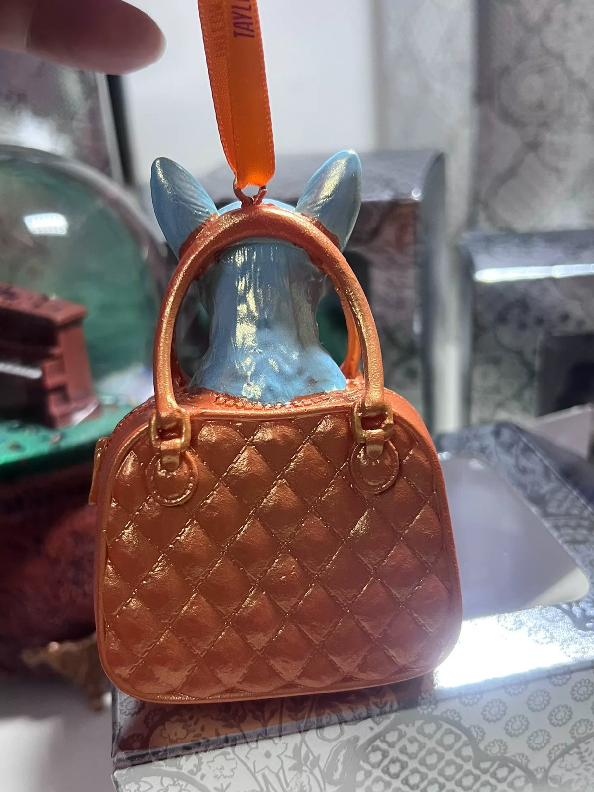 Taylor Swift – Toy Chihuahua Barking at Me from a Tiny Purse Ornament – photo 4