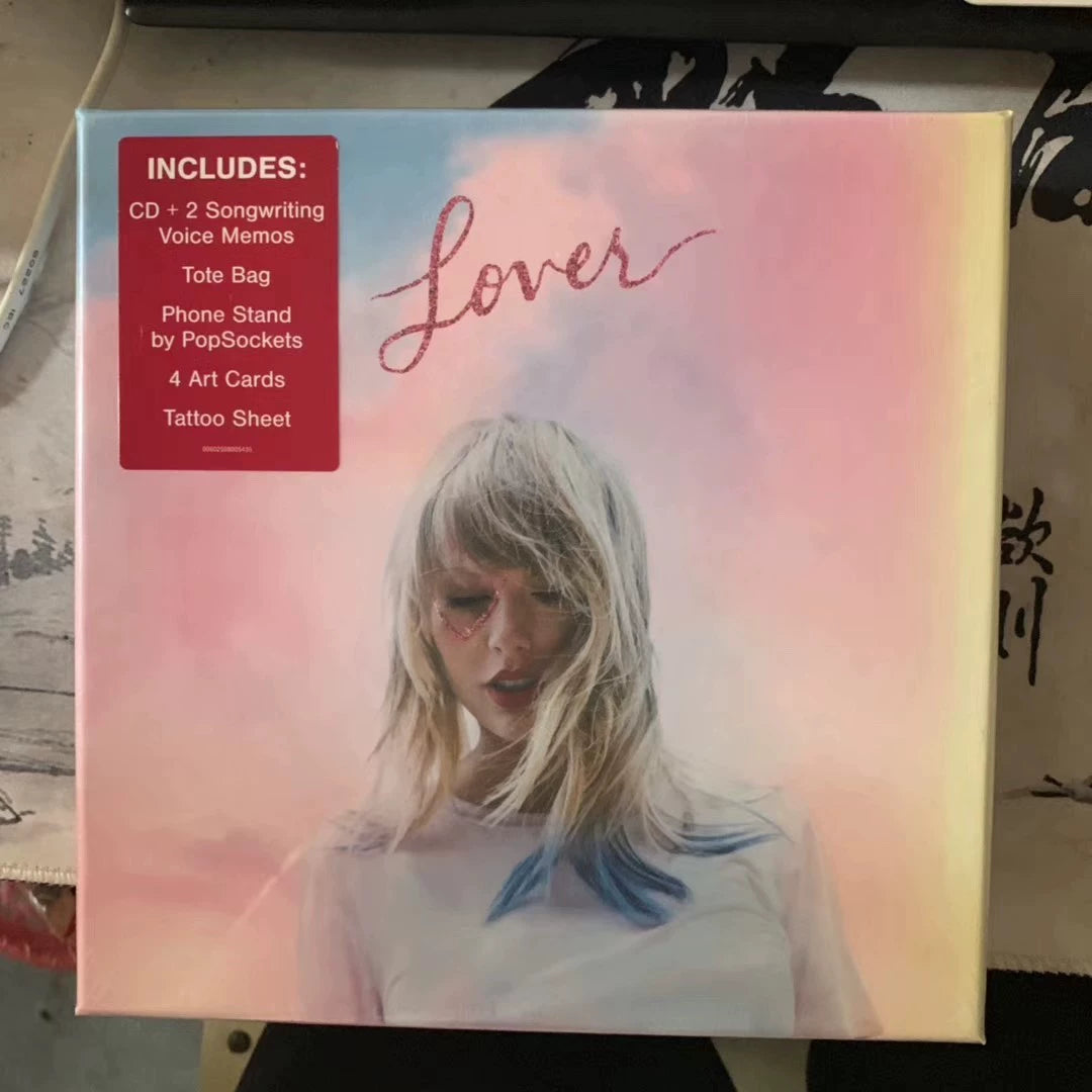 Taylor Swift – Lover Deluxe Fan Box Complete Set — front view