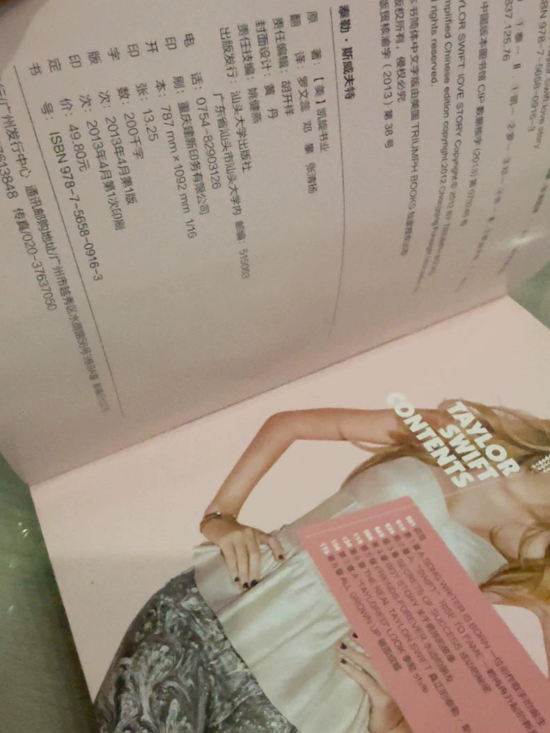 Taylor Swift – Love Story – 2013 Chinese Photo Book with Two Postcards