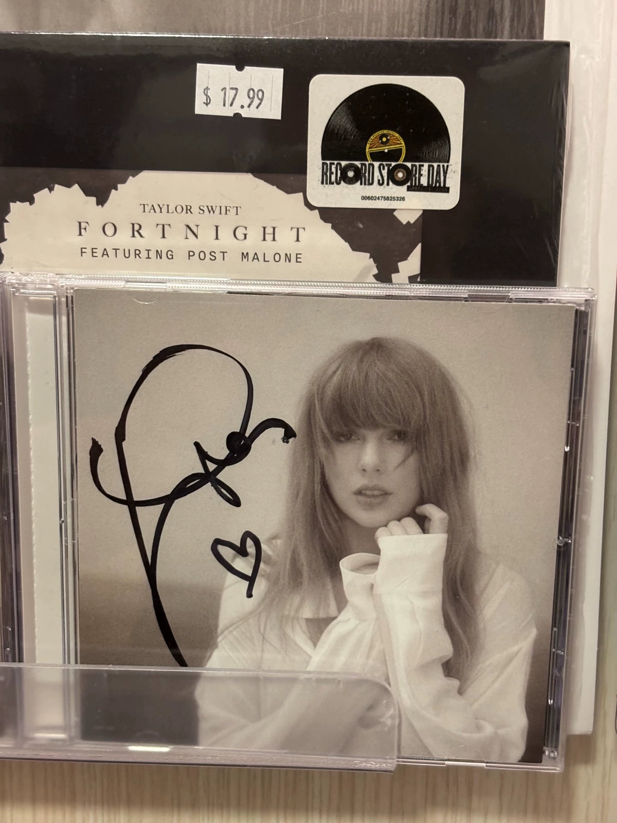 Taylor Swift – The Tortured Poets Department, Seller-Listed Heart-Signed CD – photo 1