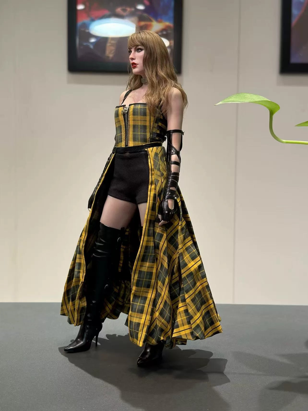 Taylor Swift – 1/6 Scale Figure & VMAs Outfit