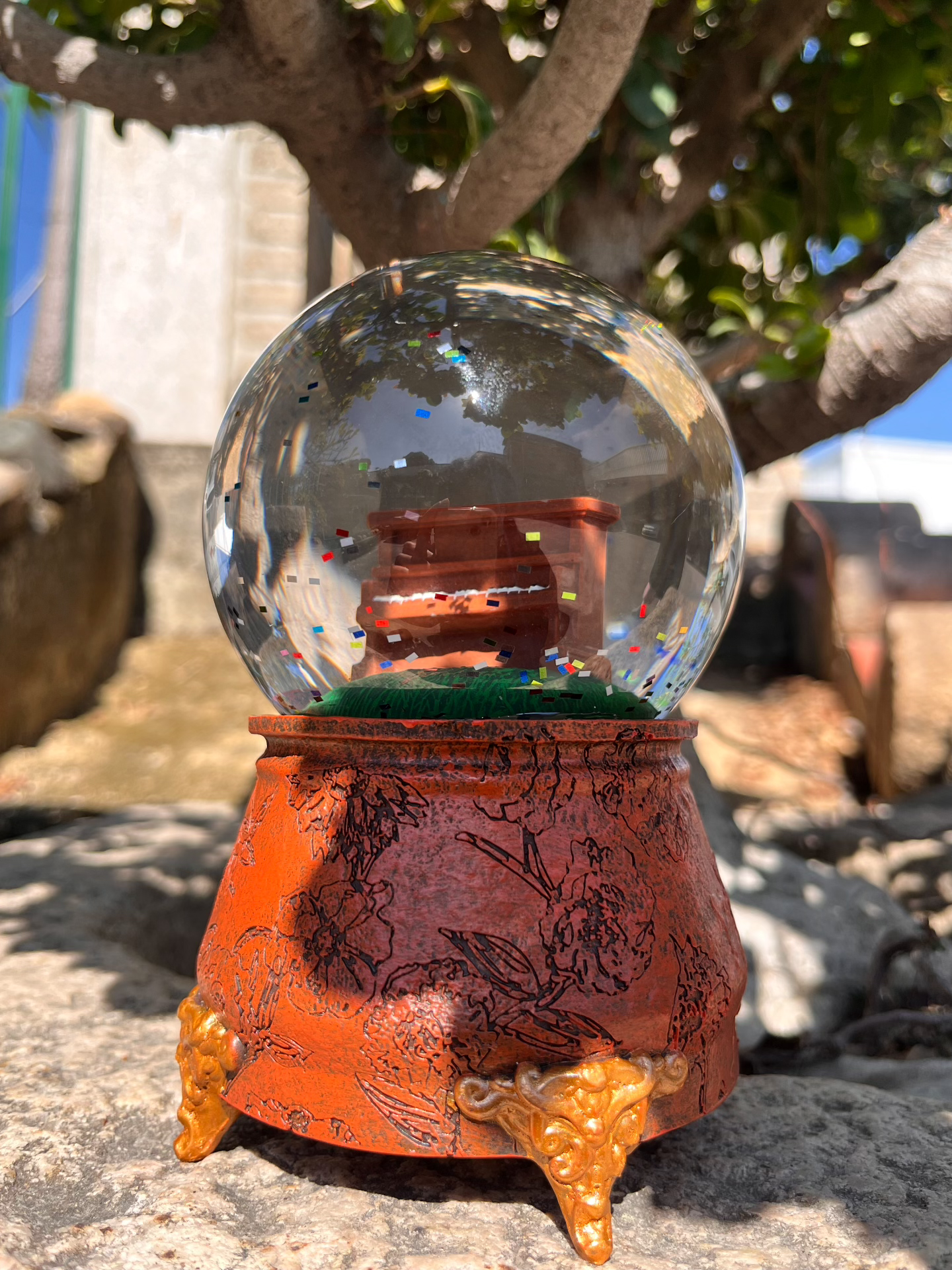 Taylor Swift – The Eras Tour Snow Globe Music Box — detail 2