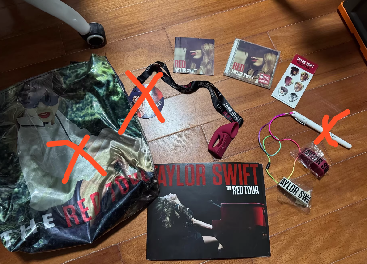 Taylor Swift Red Original Hand-Signed CD Rare Heart Autograph 2014 Tour VIP