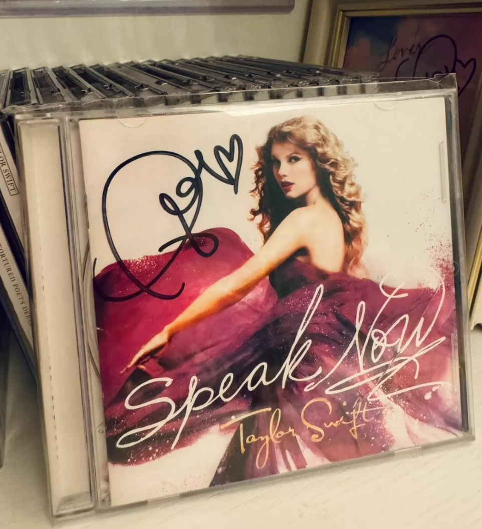 Taylor Swift – Speak Now Signed CD