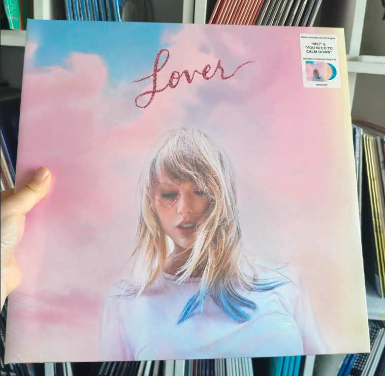 Taylor Swift Lover – URVC