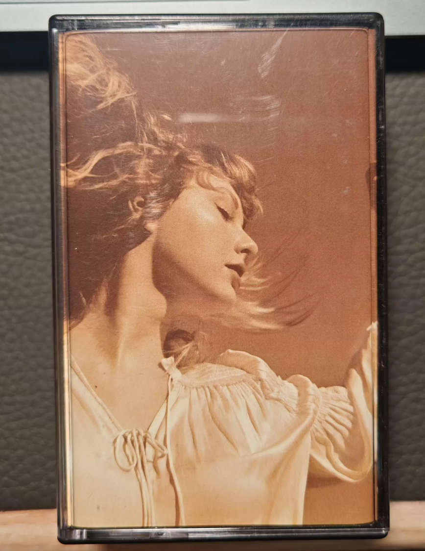 Taylor Swift – Fearless Taylor’s Version Cassette Tape Open Box