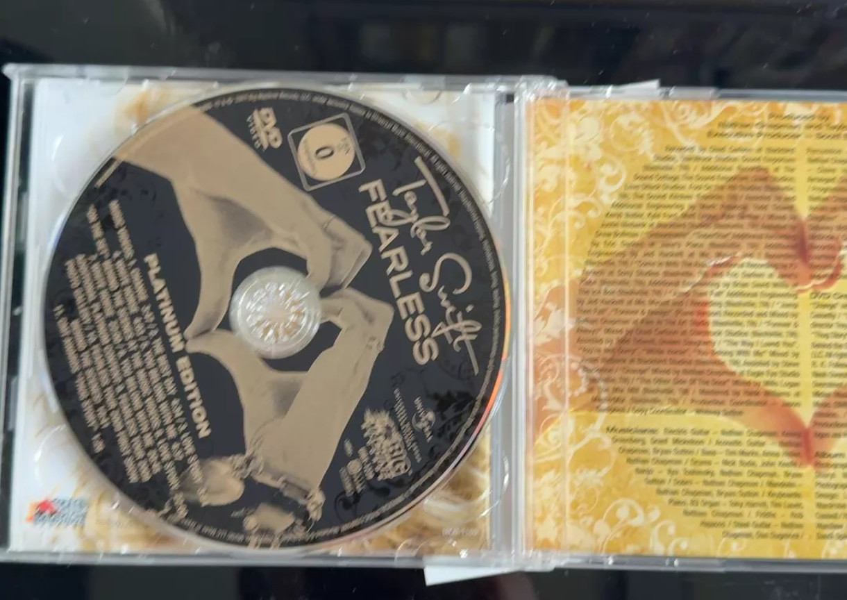 Taylor Swift – Fearless Platinum Edition Japan CD DVD Open Box Complete