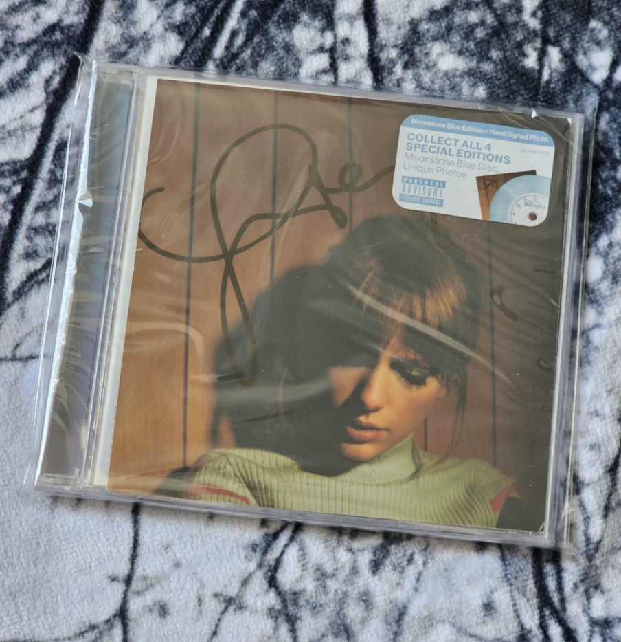 Taylor Swift – Midnights Moonstone Blue Signed CD Special Signature Opened