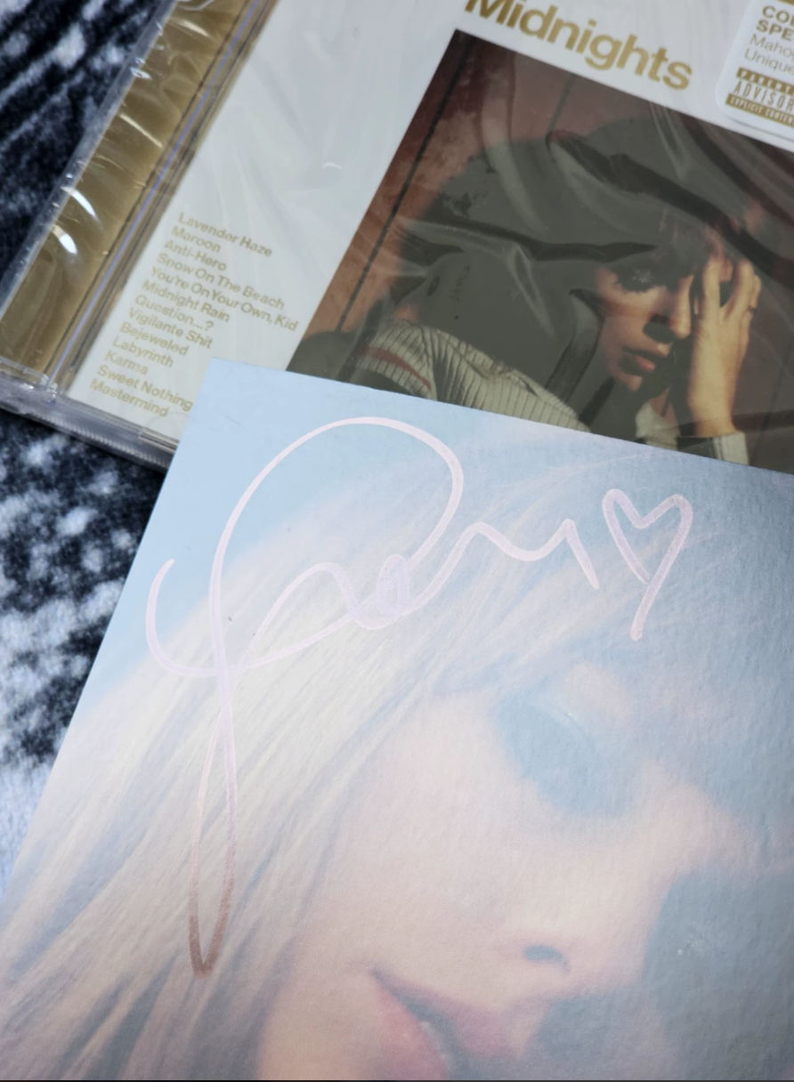 Taylor Swift – Midnights Mahogany Signed CD Heart Signature Opened