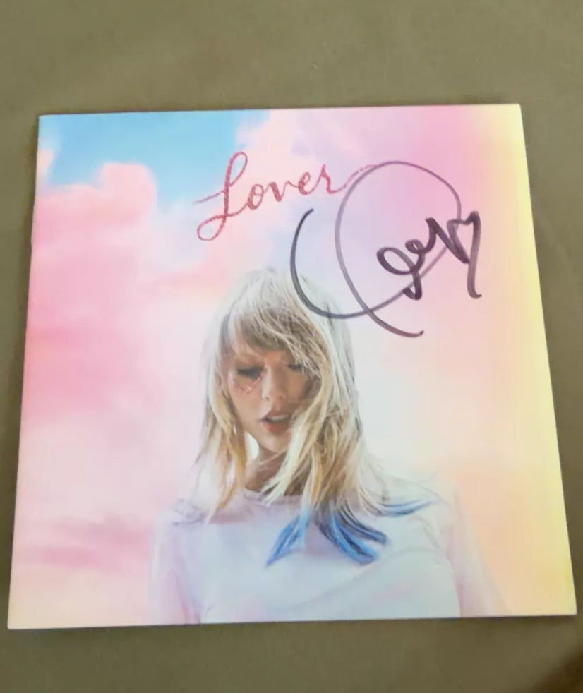 Taylor Swift TTPD サイン入りハート付きCD CD s-l400.jpg