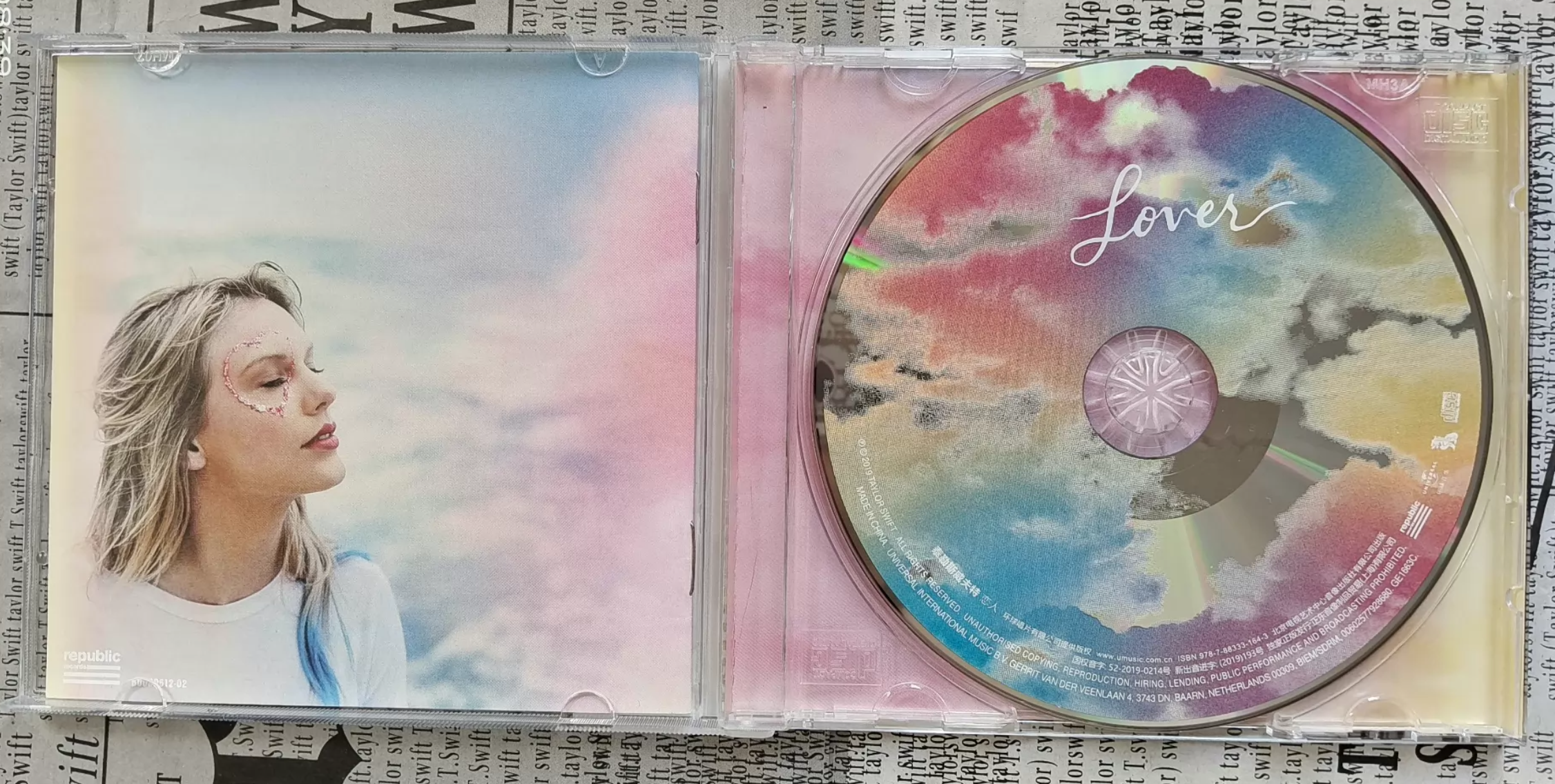 Taylor Swift サインハート入りCD Taylor Swift – Red Original Signed CD Heart Signature Excellent