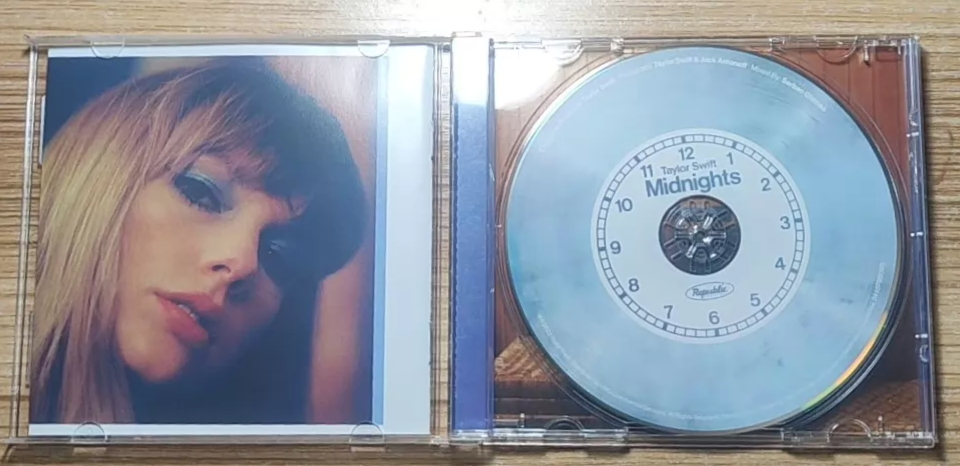 Taylor Swift – Midnights Moonstone Blue CD Open Box