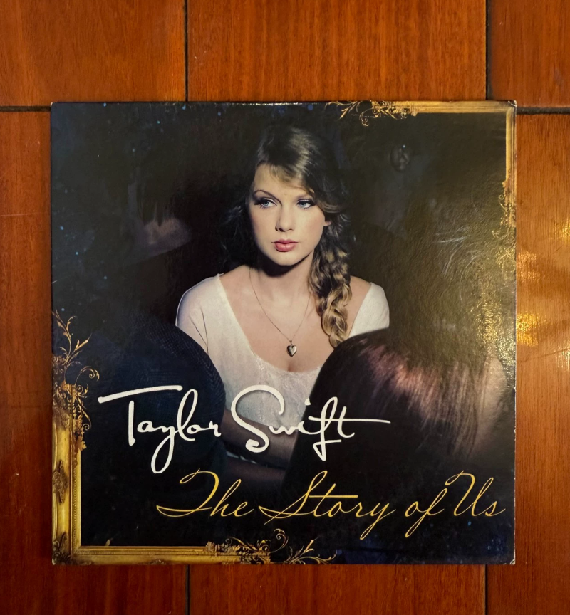 Taylor Swift – The Story Of Us Signed CD Used With Flaws