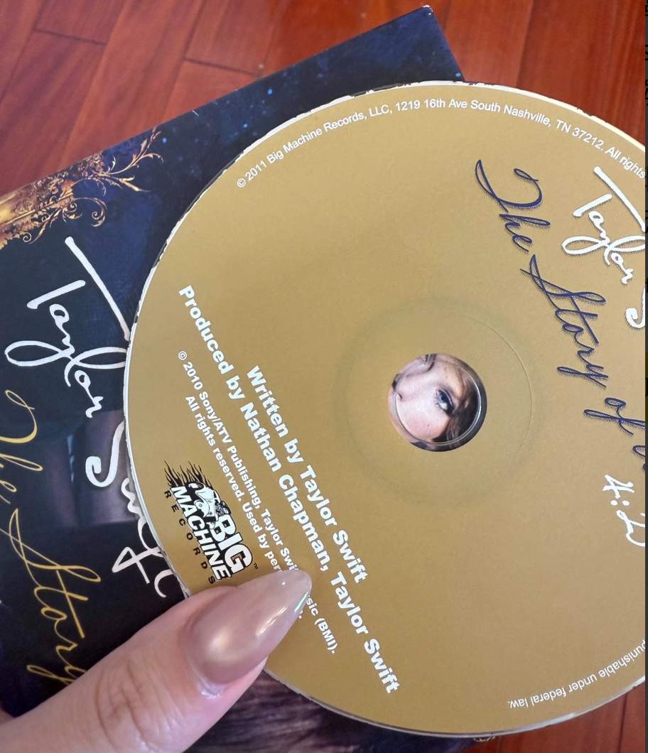 Taylor Swift – The Story Of Us Signed CD Used With Flaws