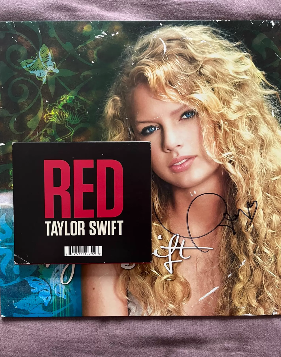 Taylor Swift – Debut RSD Signed Bundle + Poster + Red Autograph Sleeve