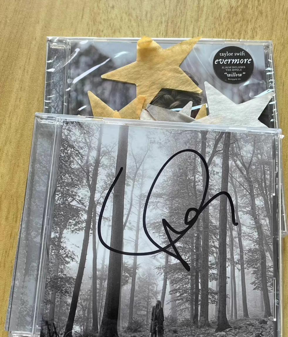 Taylor Swift – Evermore Signed CD Sealed US – URVC Taylor Swift – Evermore Signed CD Sealed US – URVC