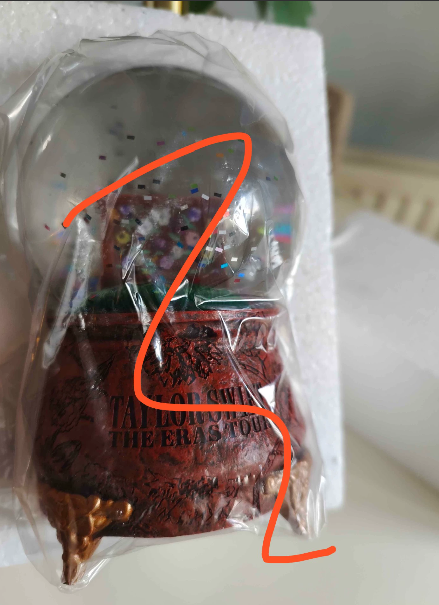 Taylor Swift – The Eras Tour Music Box Snow Globe