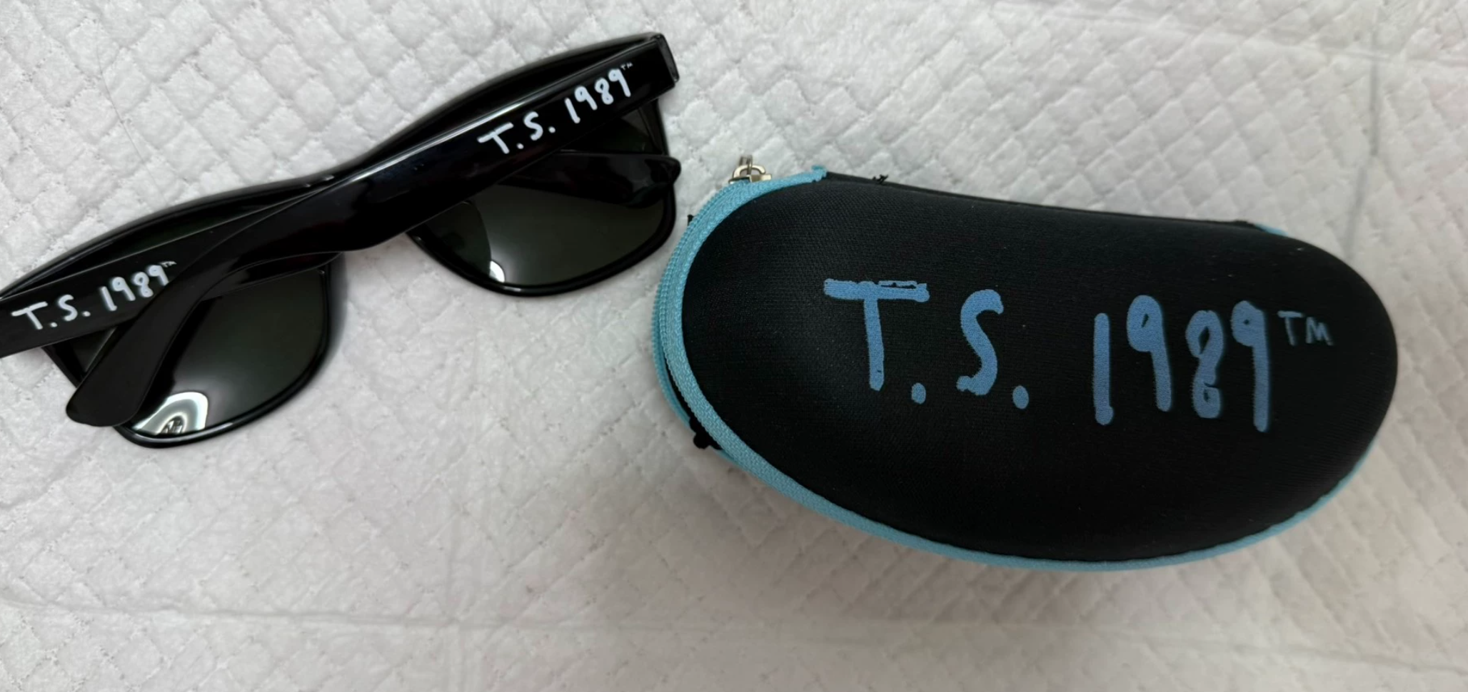 Taylor Swift – 1989 Tour Sunglasses + Case Shanghai 2014 Concert Merch NM Condition