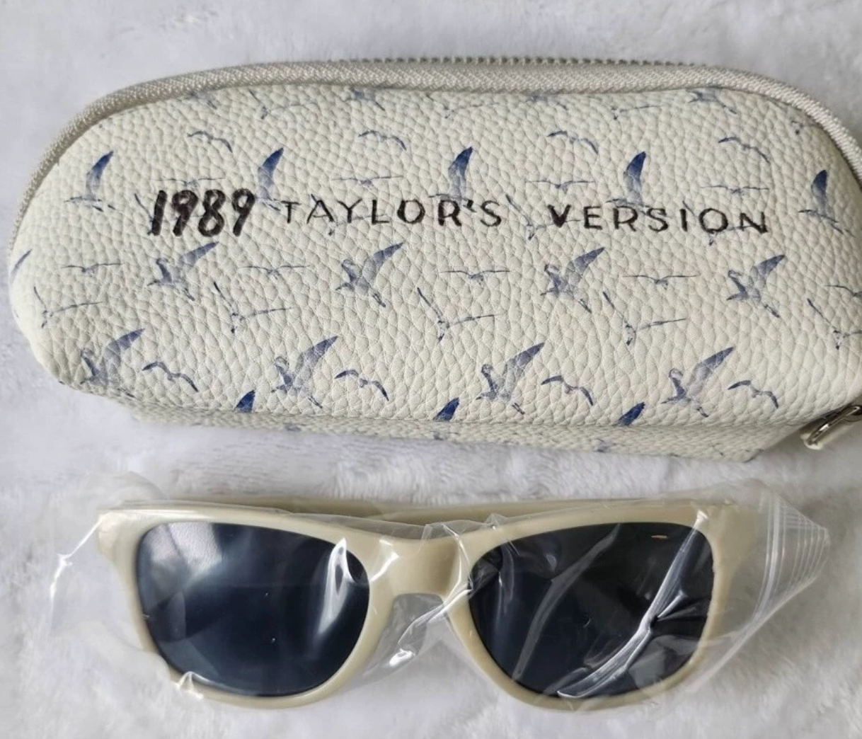 Taylor Swift – 1989 Taylor’s Version Sunglasses + Case Official Merch New
