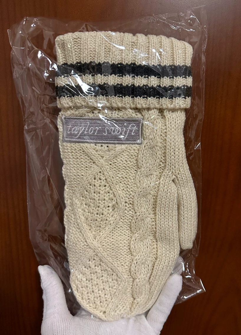 Taylor Swift – TS Holiday Oven Mitten Official Merch Single Glove Sealed