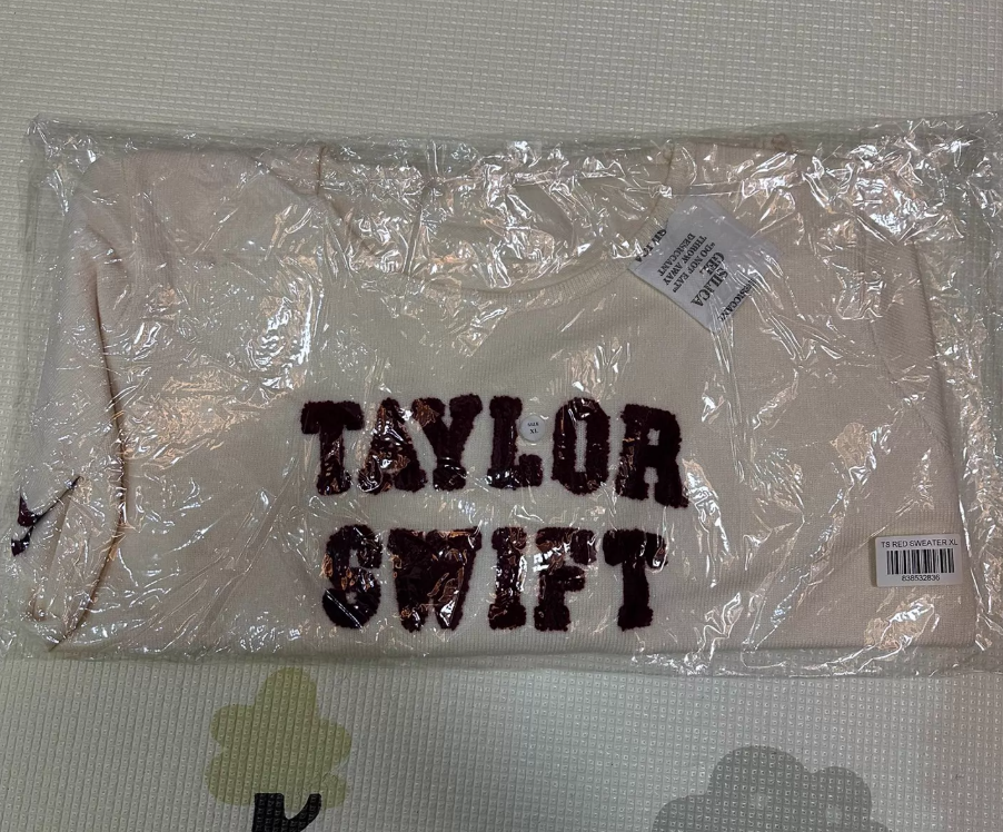 Taylor Swift – Red Sweater XL Official Pullover New