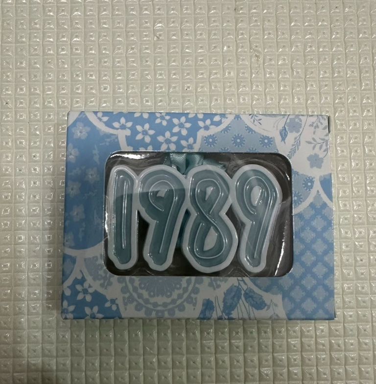 Taylor Swift – 1989 Sign Ornament Holiday Decoration New