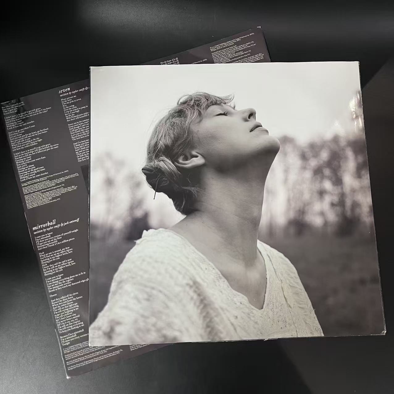 Taylor Swift – Folklore Pink Vinyl 2LP Deluxe Edition
