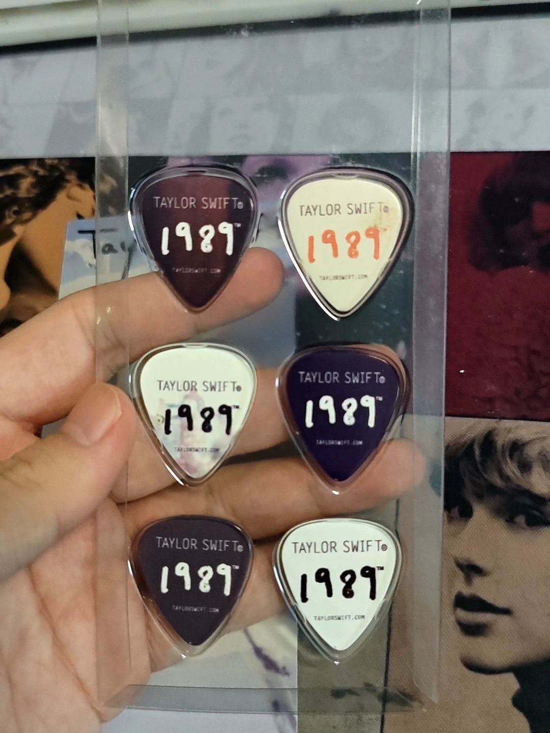 Taylor Swift 1989 Tour Guitar Pick Set — Six Pieces