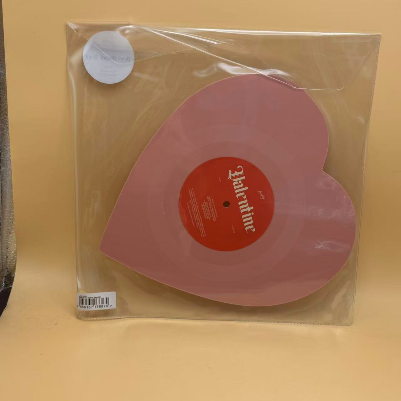 Laufey (2) - Valentine (7", Shape, RSD, Single, Pin)