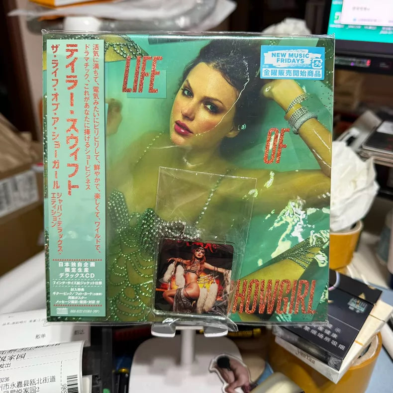 Taylor Swift – The Life of a Showgirl Japanese 7-Inch CD + HMV Keychain