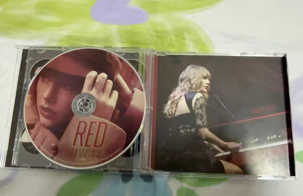 Taylor Swift – Red (Taylor's Version) Signed CD – URVC