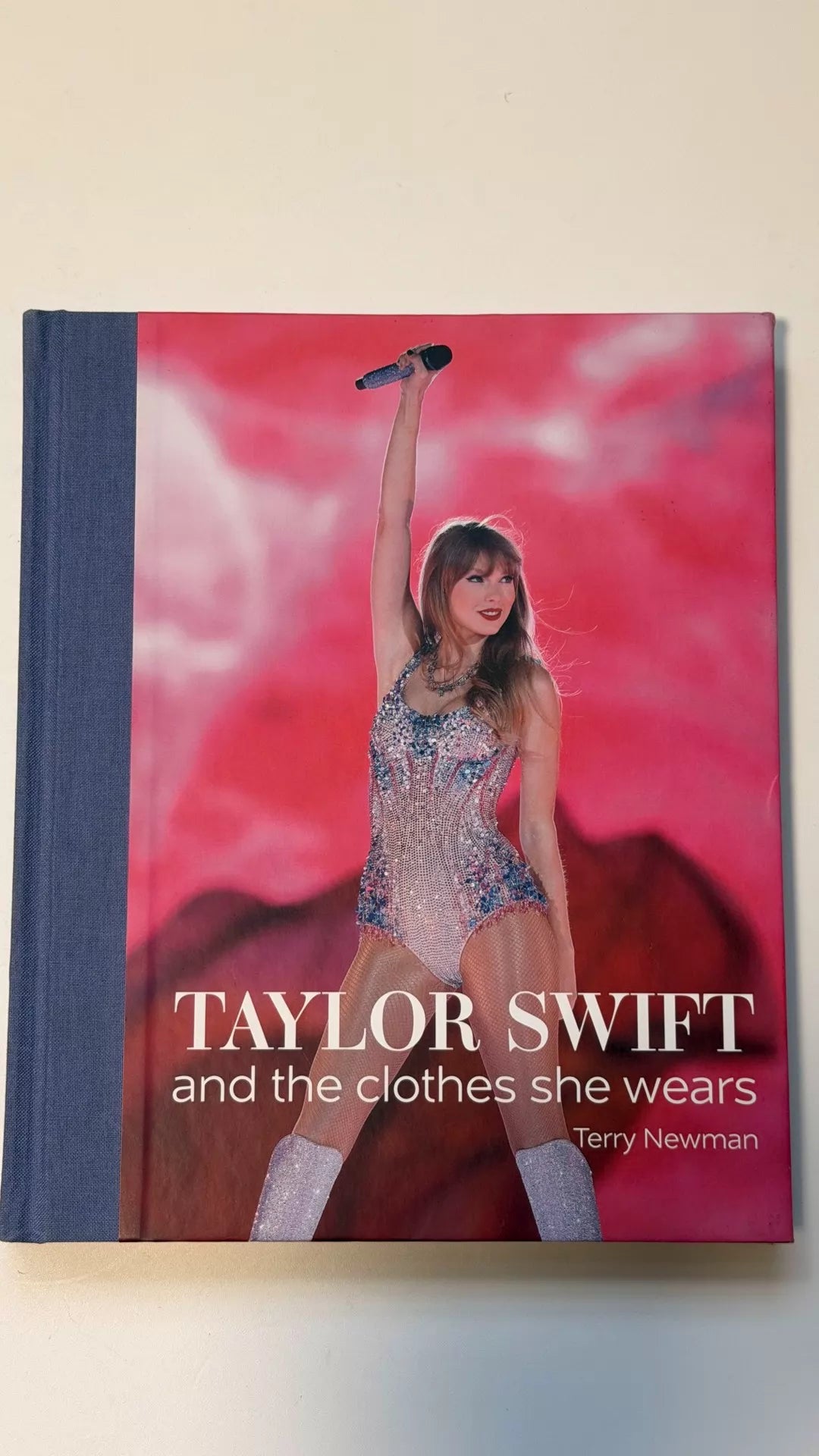 Taylor Swift: And the Clothes She Wears – English Hardcover Fashion Book – Near Mint