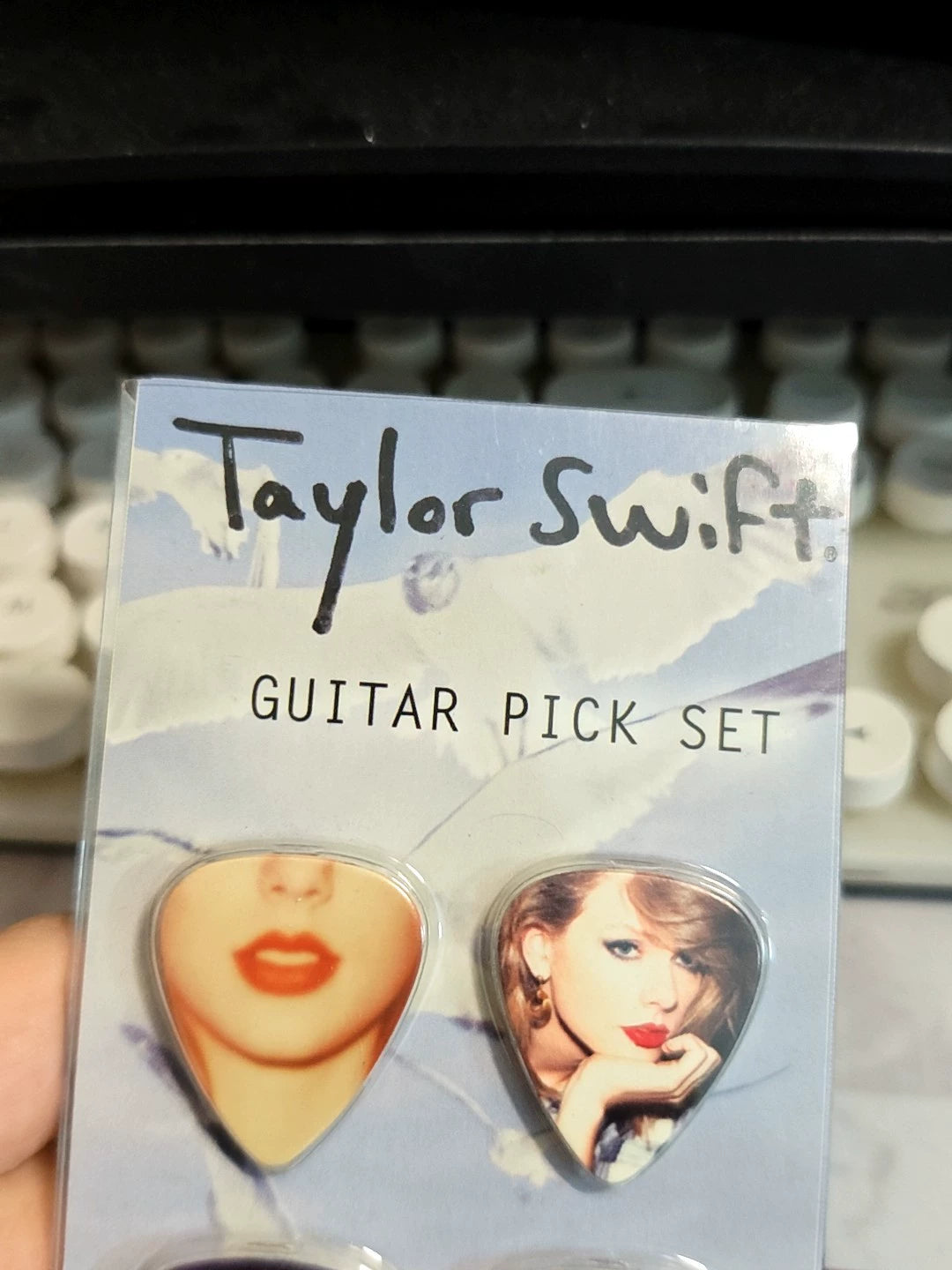 Taylor Swift 1989 Tour Guitar Pick Set — Six Pieces